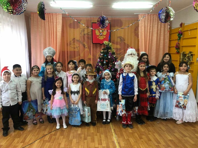 Постер к социальной практике: Новогодний костюм