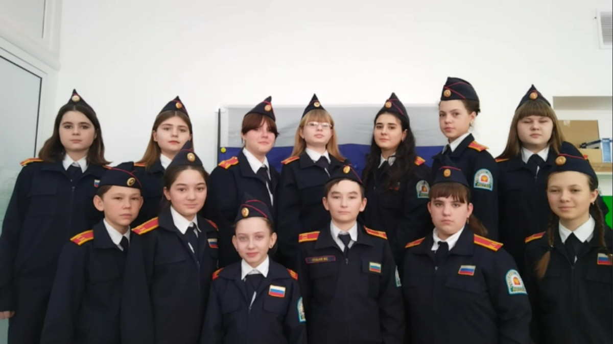 Постер к социальной практике: акция «Живая открытка Герою»