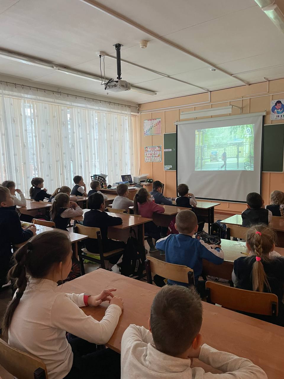 Постер к социальной практике: Дружба всех важнее!