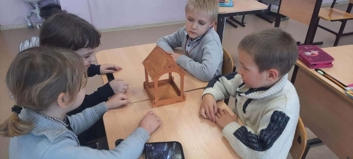 Постер к социальной практике: добрые дела красят человека