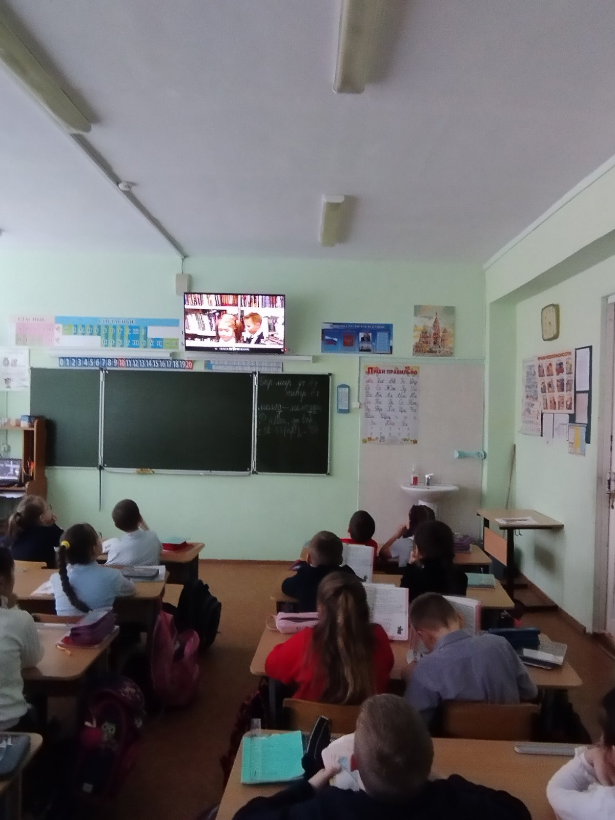 Постер к социальной практике: Там на неведомых дорожках следы невиданных зверей.