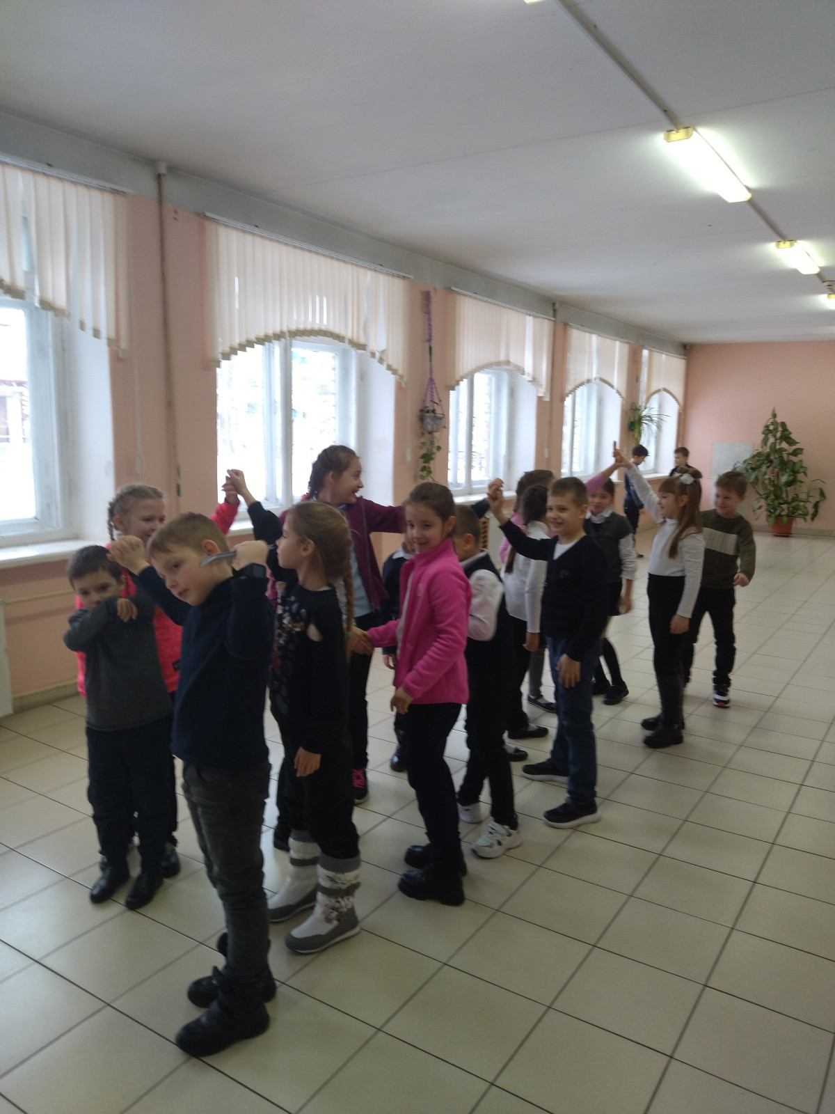 Постер к социальной практике: Доброе братство лучше богатства.