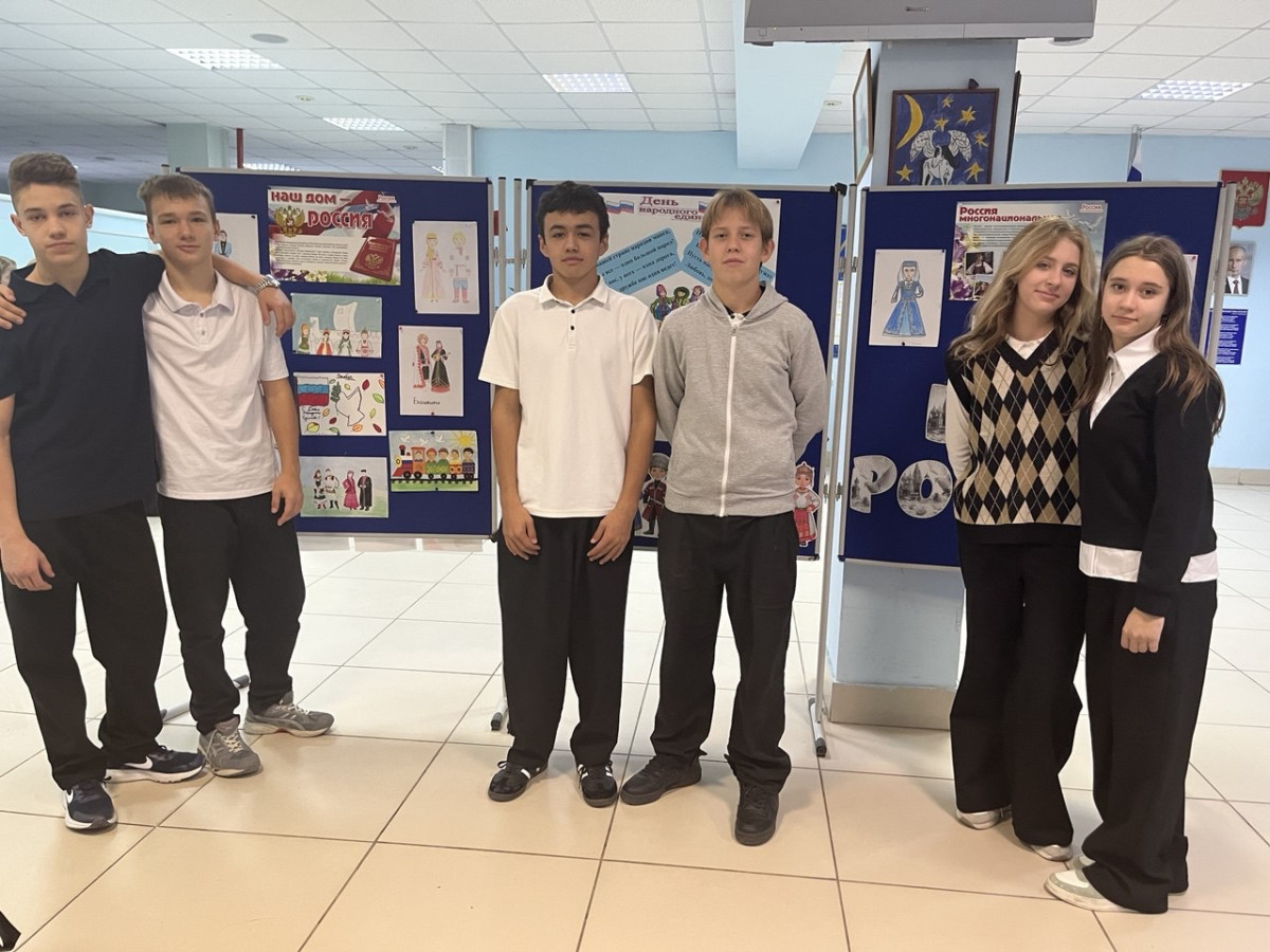 Постер к социальной практике: «Россия многонациональная»