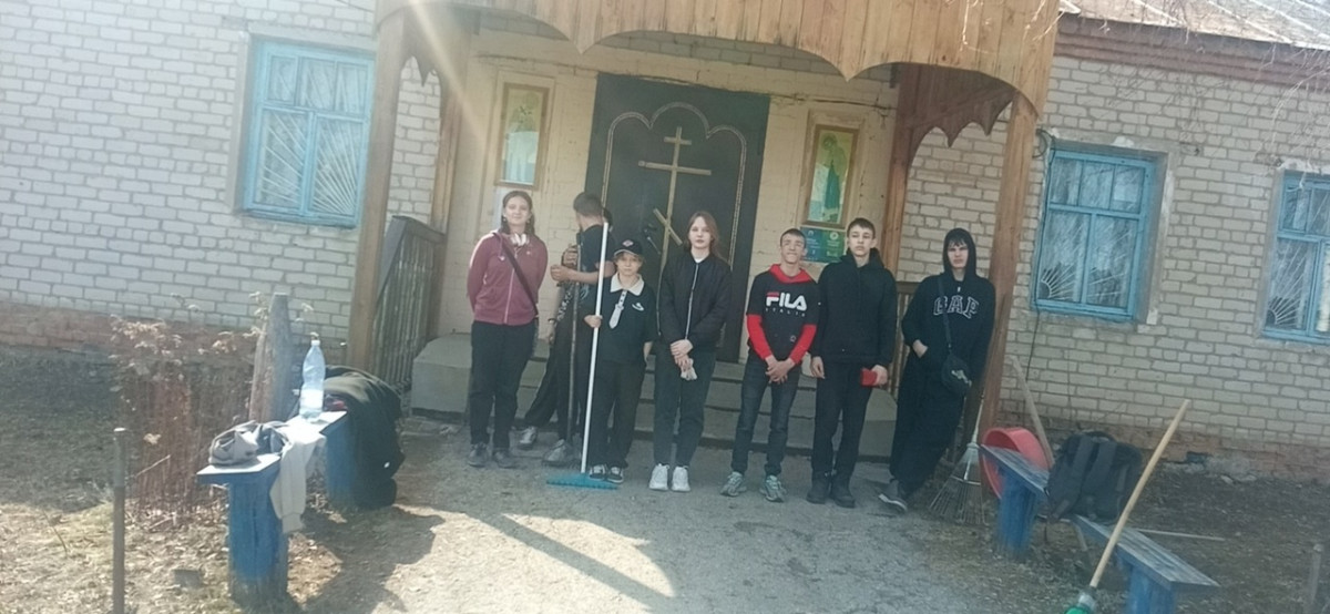 Постер к социальной практике: Помогать другим – это здорово!