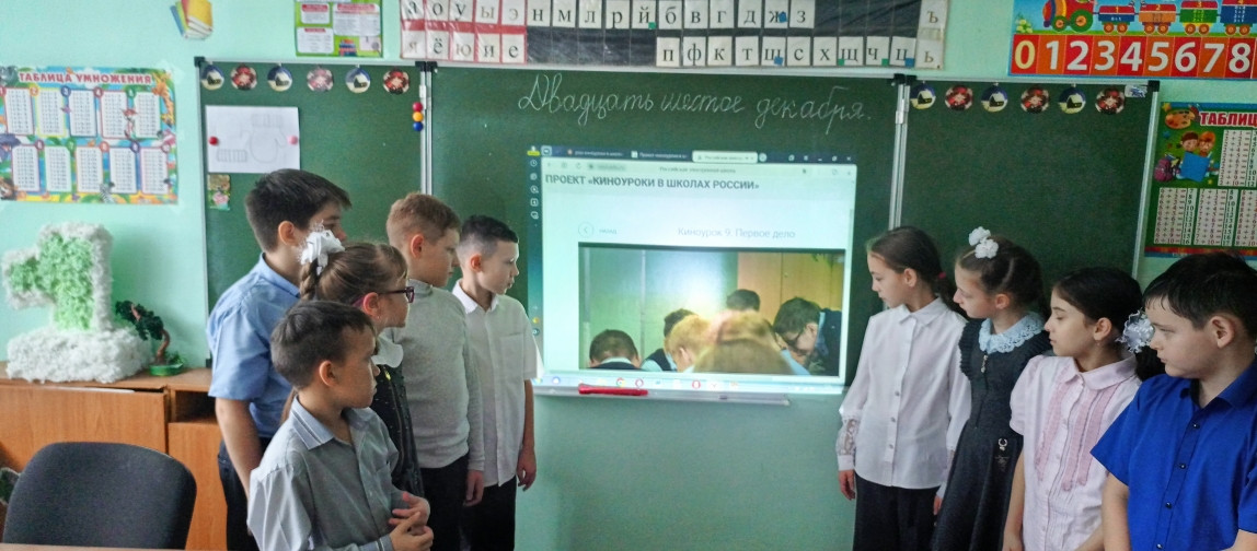 Постер к социальной практике: «Ты пернатым помоги-им кормушки смастери»