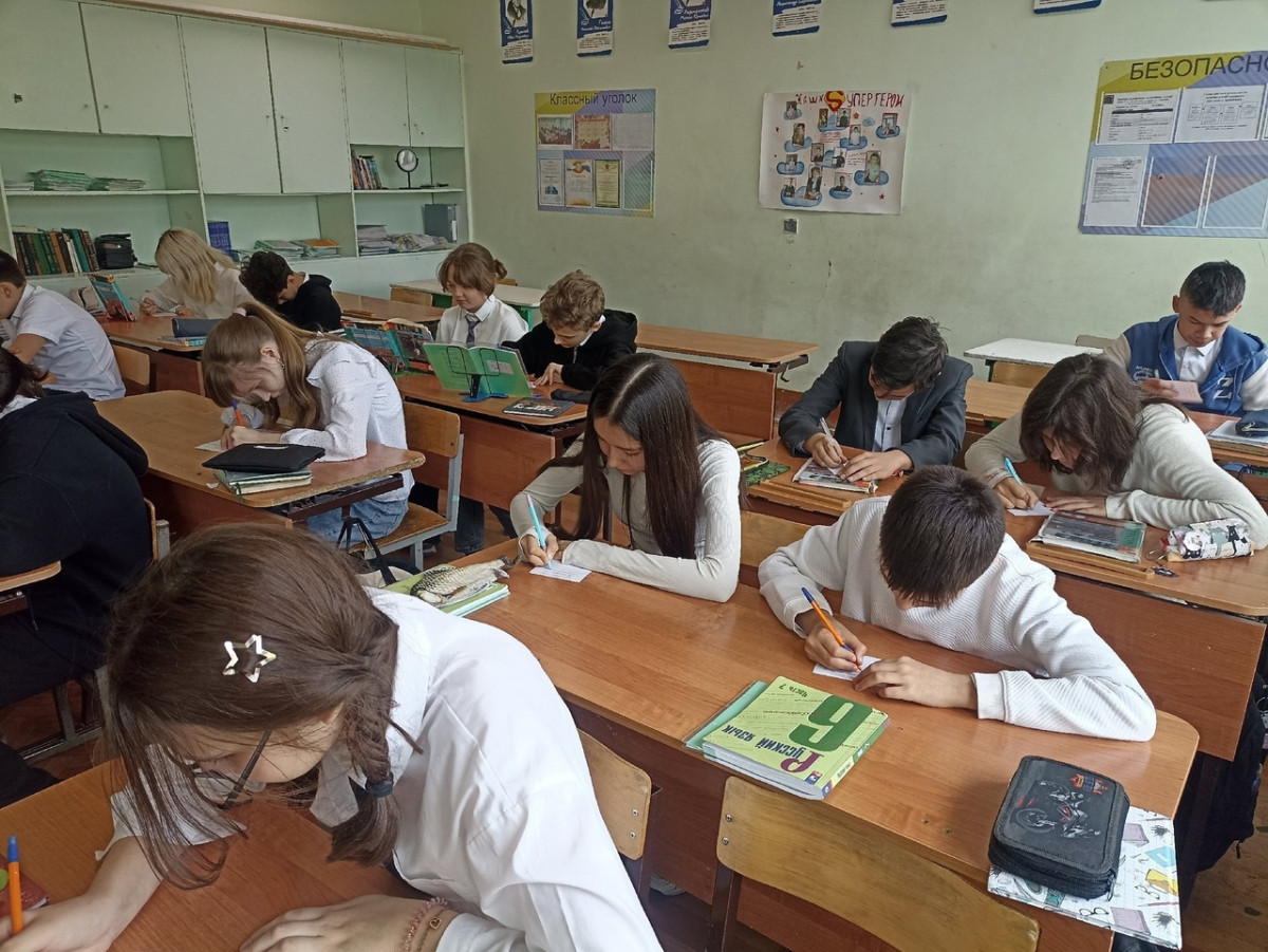 Постер к социальной практике: Цифровая безопасность: защита от мошенников в соцсетях