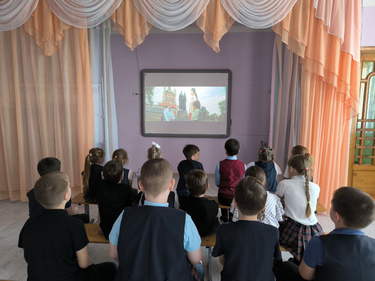 Постер к социальной практике: Вы за нас в бою, мы за вас в тылу.