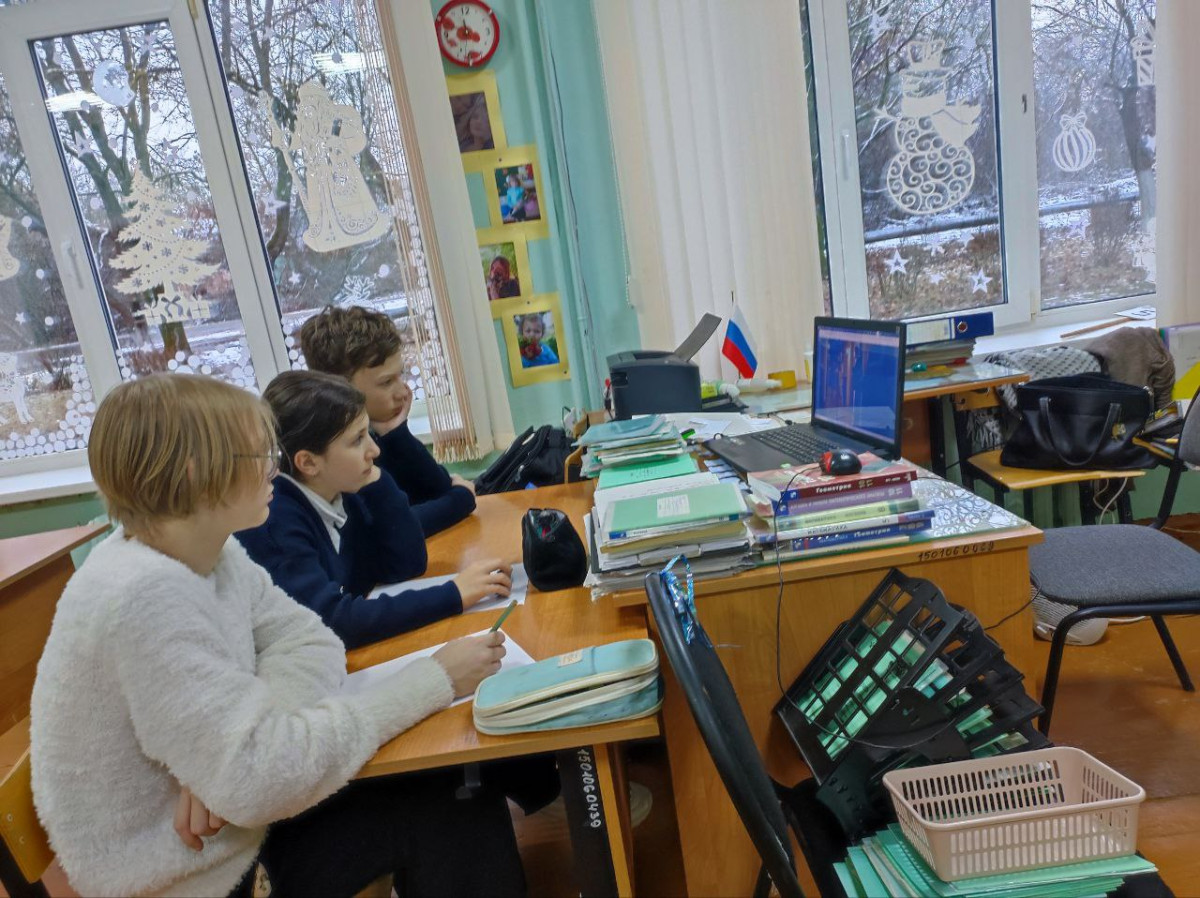 Постер к социальной практике: Мы тоже чуть- чуть волшебники...