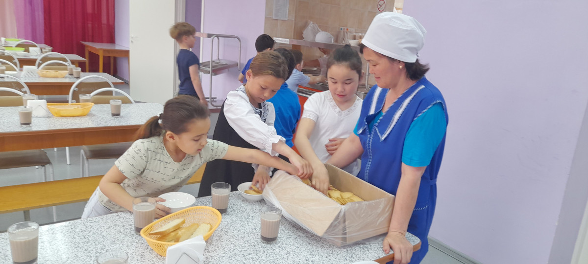 Постер к социальной практике: Столовая и мы.