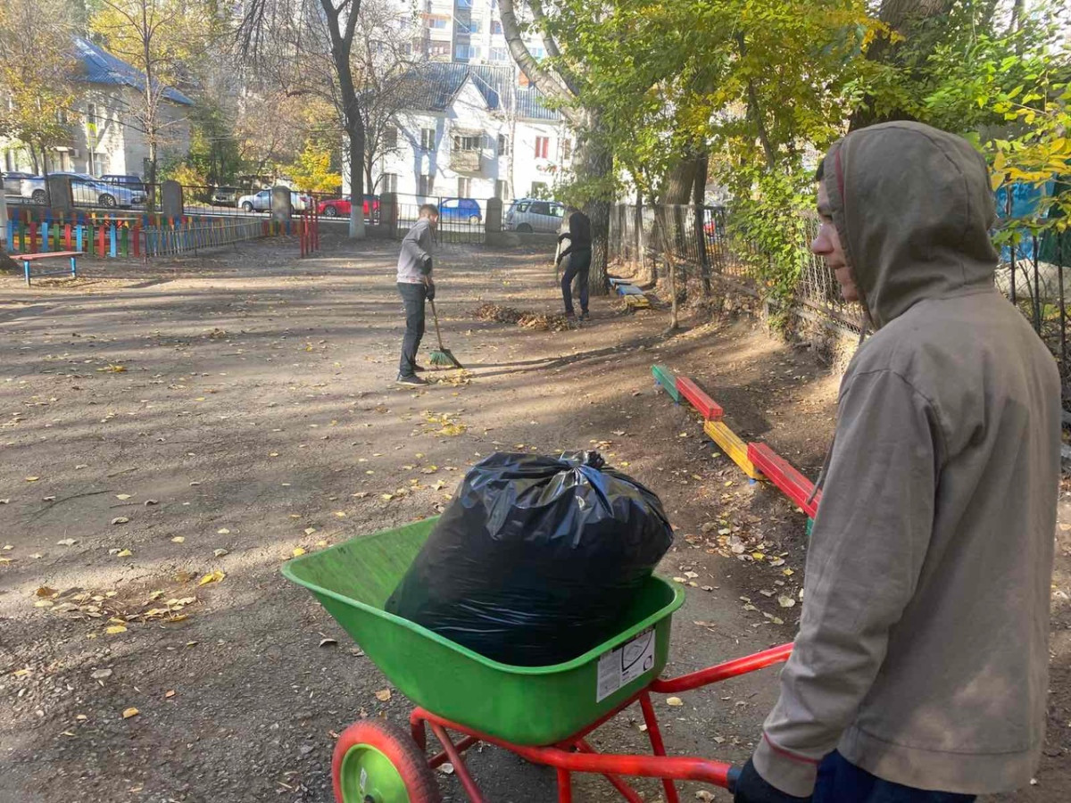 Постер к социальной практике: Школьный отряд "Активаторы" помогает детскому саду