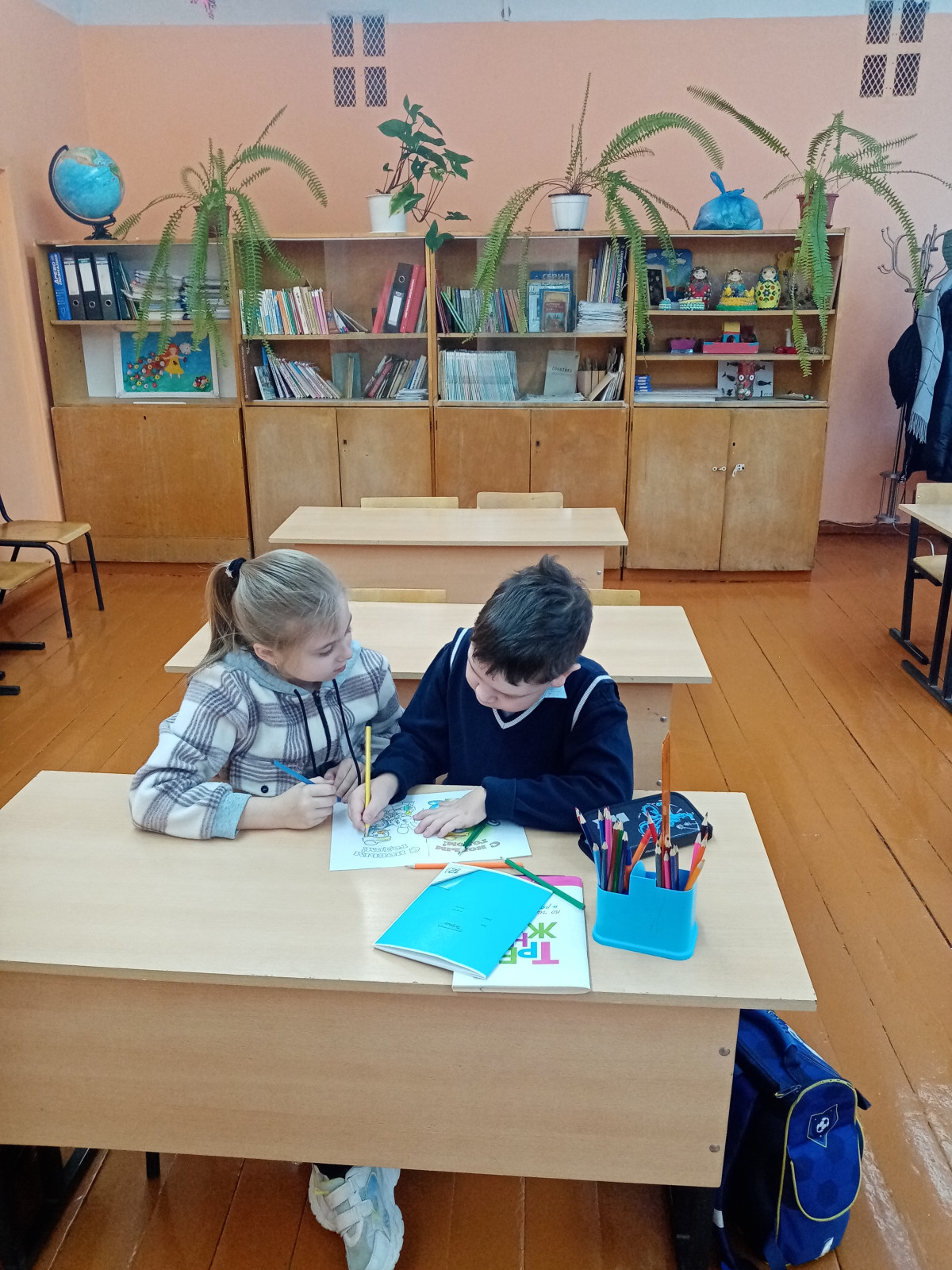 Постер к социальной практике: Поздравление с Новым годом учителей пенсионеров