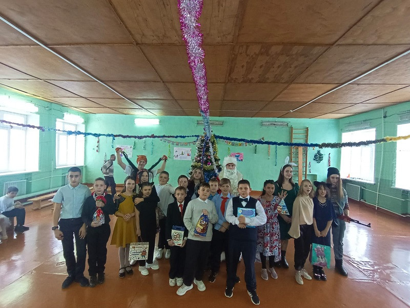 Постер к социальной практике: Новый год к нам мчится