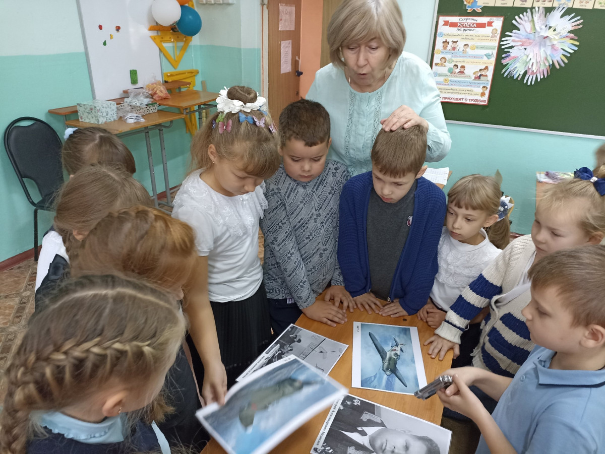 Постер к социальной практике: Имя в истории школы