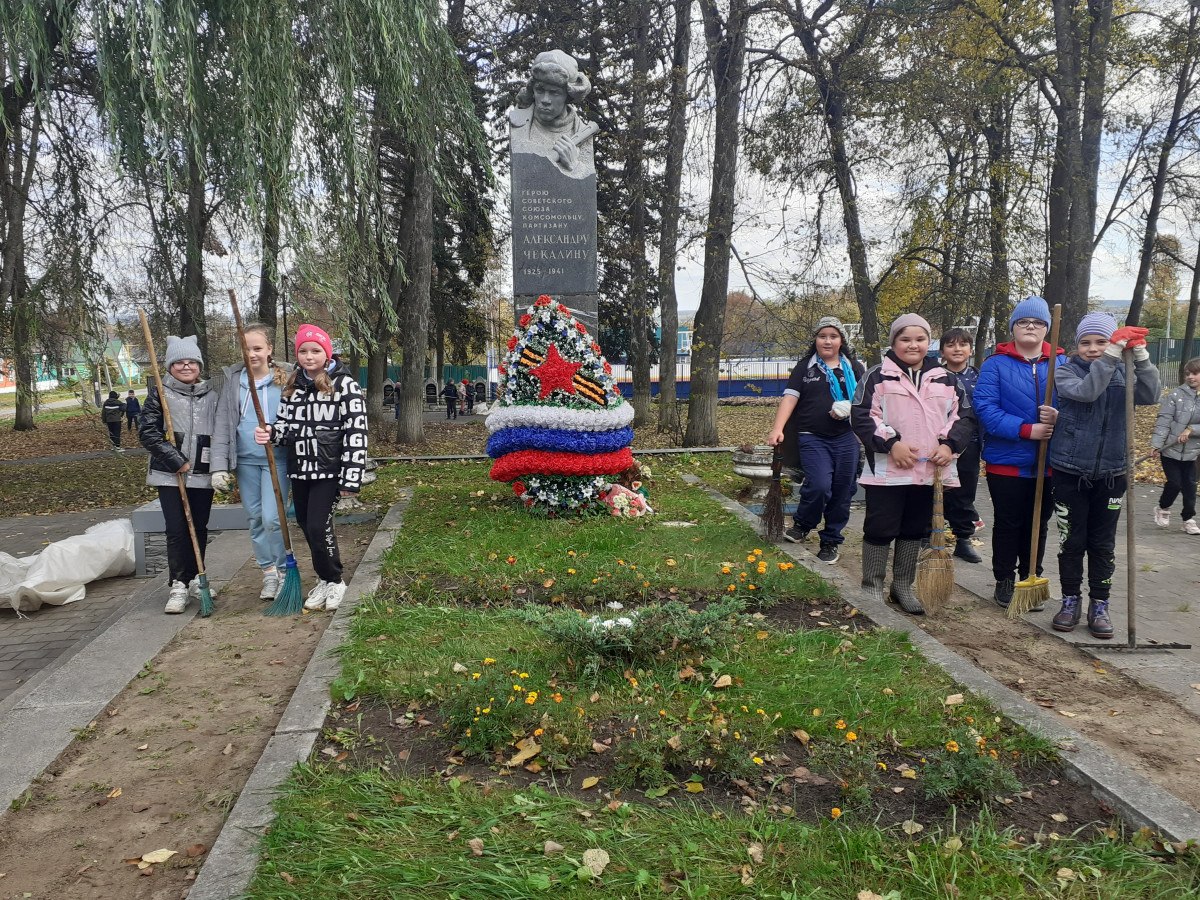 Постер к социальной практике: Землю солнце красит, а человека труд.