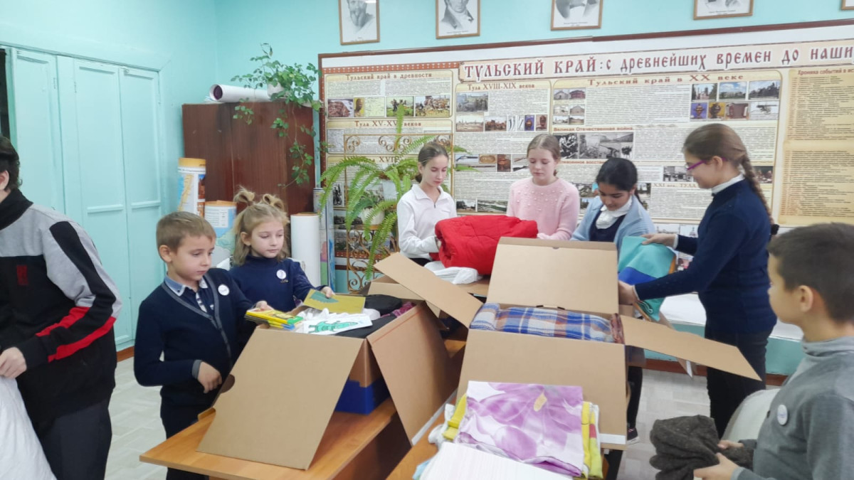 Постер к социальной практике: "С Новым годом, герои нашего времени!"