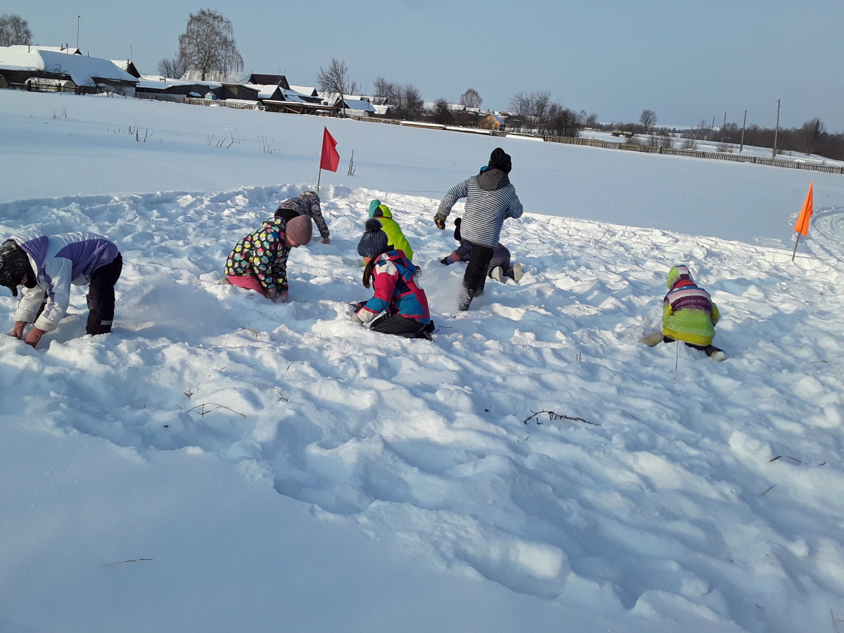 Постер к социальной практике: Кто с честью дружит, тот верно Родине служит.