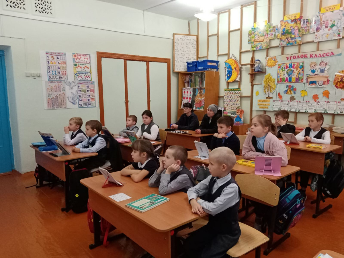 Постер к социальной практике: Помогаем,не осуждая