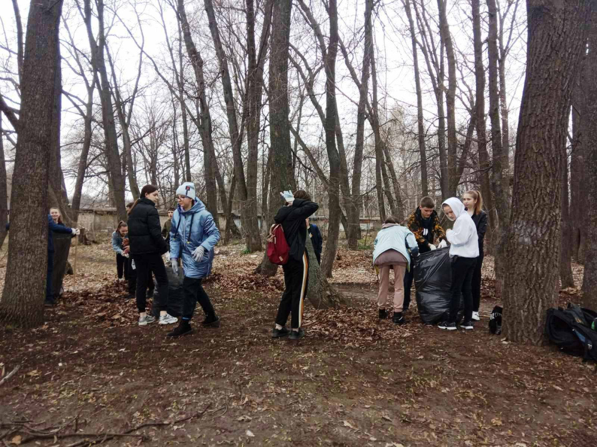 Постер к социальной практике: Созидательный труд. Операция "Чистый школьный двор"