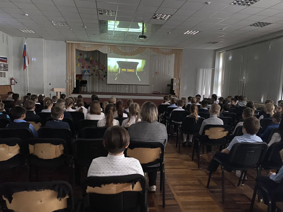 Постер к социальной практике: Уважать всякого человека, как самого себя.