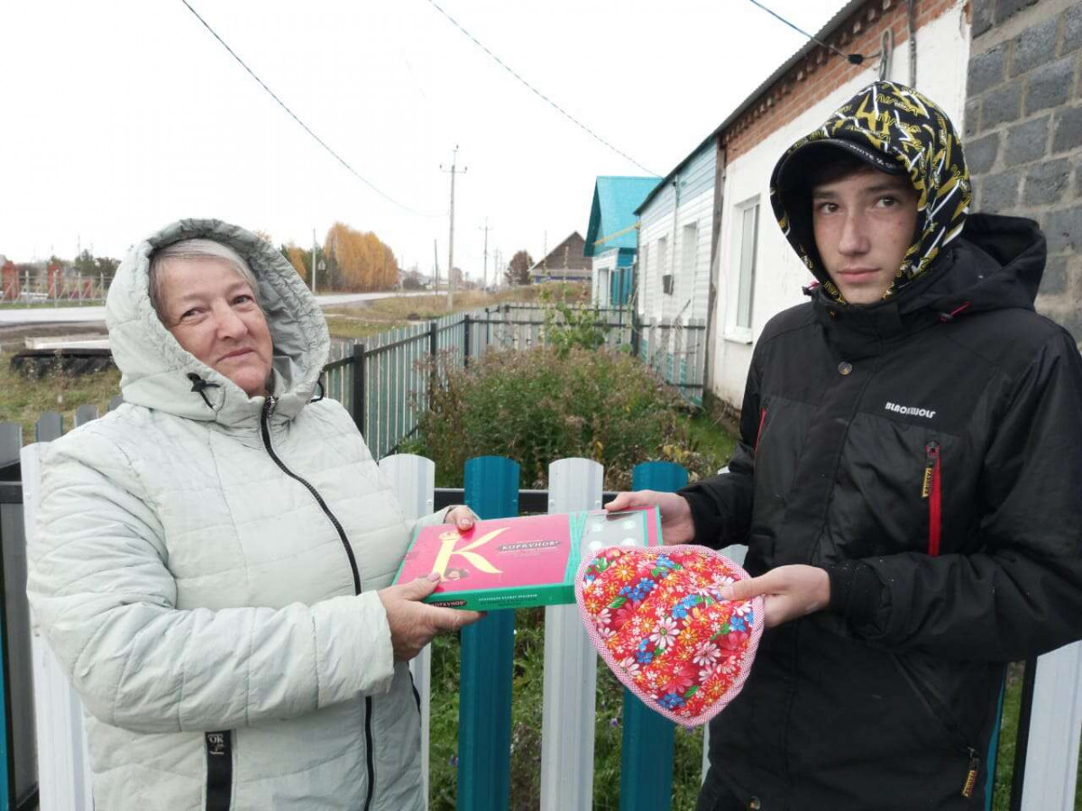 Постер к социальной практике: Подарки своими руками