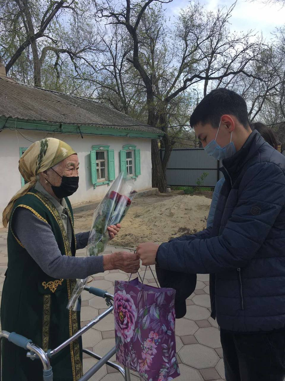 Постер к социальной практике: Мы протянем руку каждому