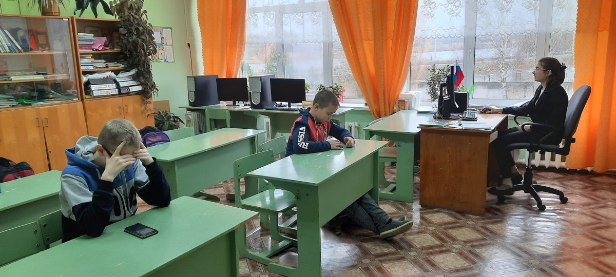 Постер к социальной практике: Становись волонтёром!