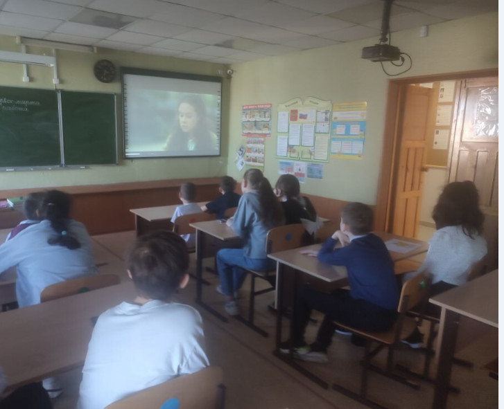 Постер к социальной практике: Поддержим наших защитников!