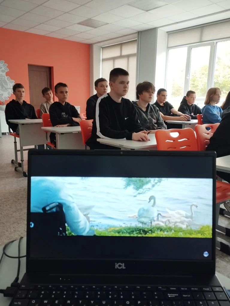 Фотография социальной практики №91812 - Поздравление педагогов пенсионеров, не работающих  в школе  с Днем пожилого человека