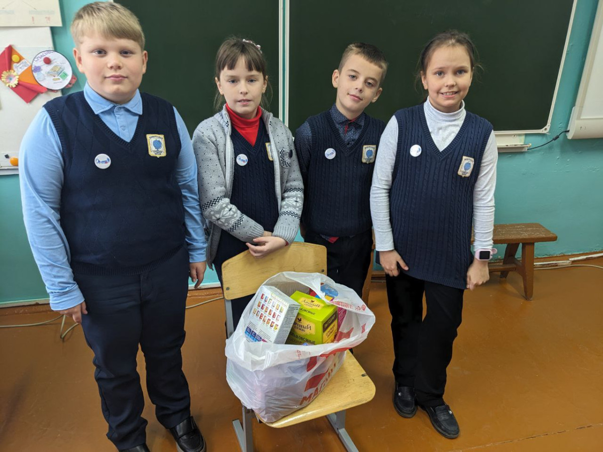 Постер к социальной практике: За руку с Богом.