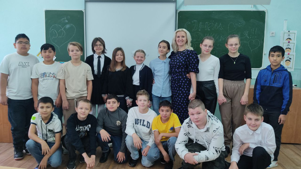 Постер к социальной практике: С днём учителя!
