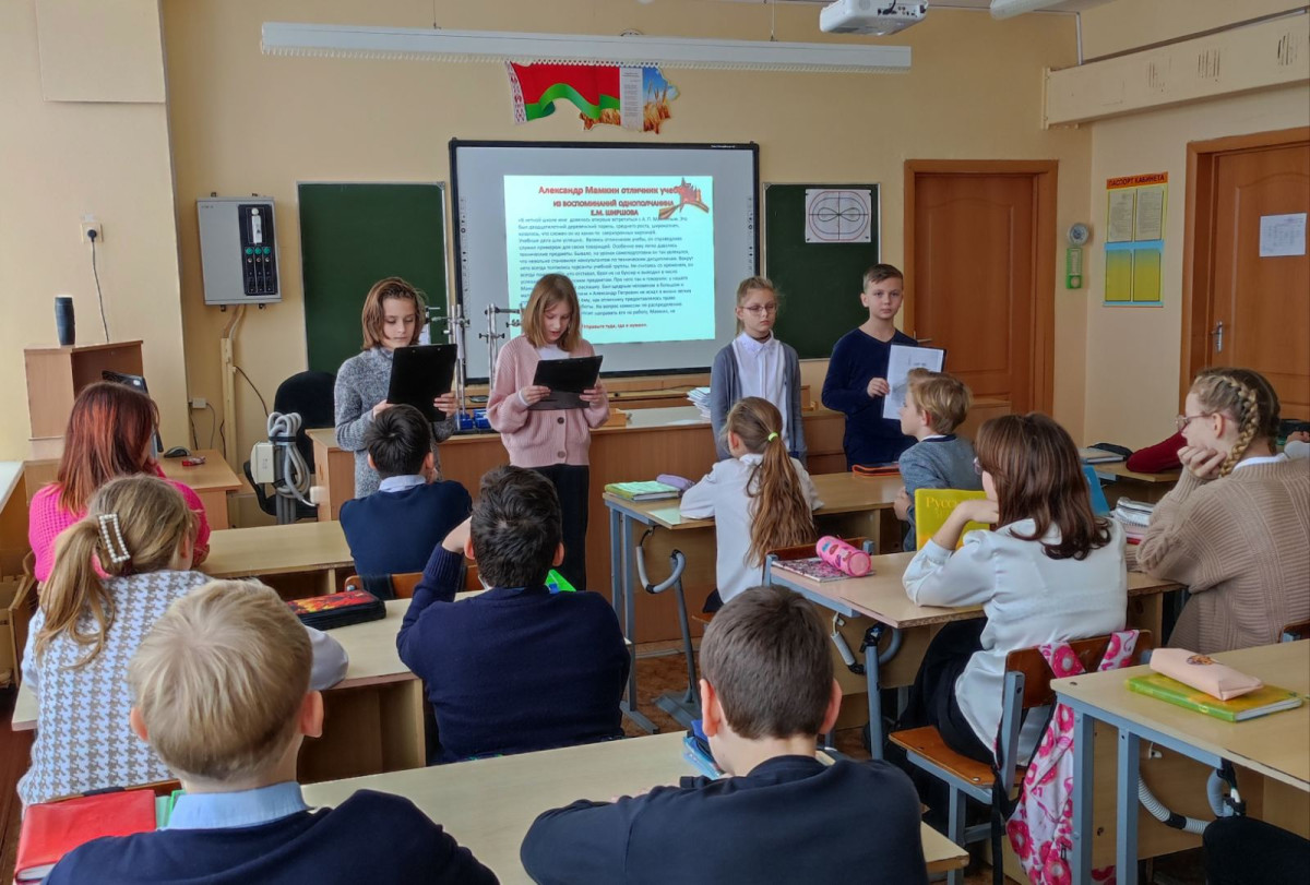 Постер к социальной практике: Подвиг героя в памяти навечно