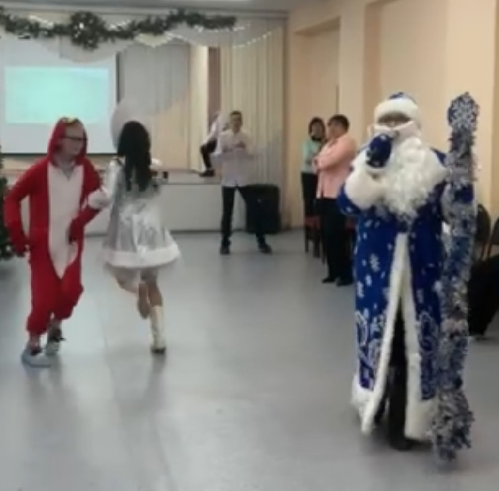 Постер к социальной практике: Такие разные подарки...