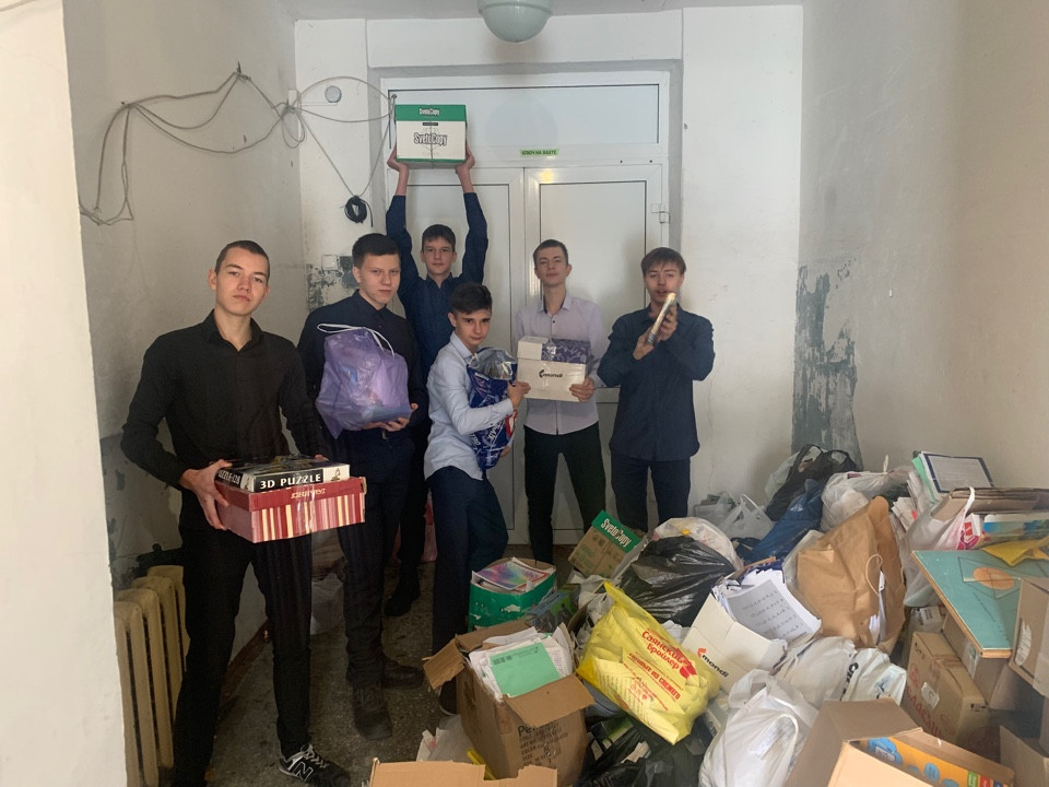 Постер к социальной практике: " Сдай макулатуру - спаси дерево! "