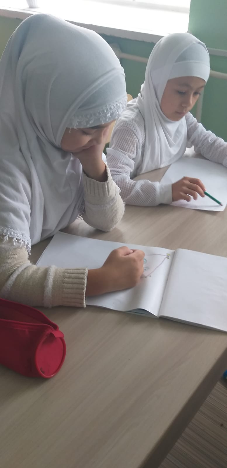 Постер к социальной практике: Друг в беде не бросит.
