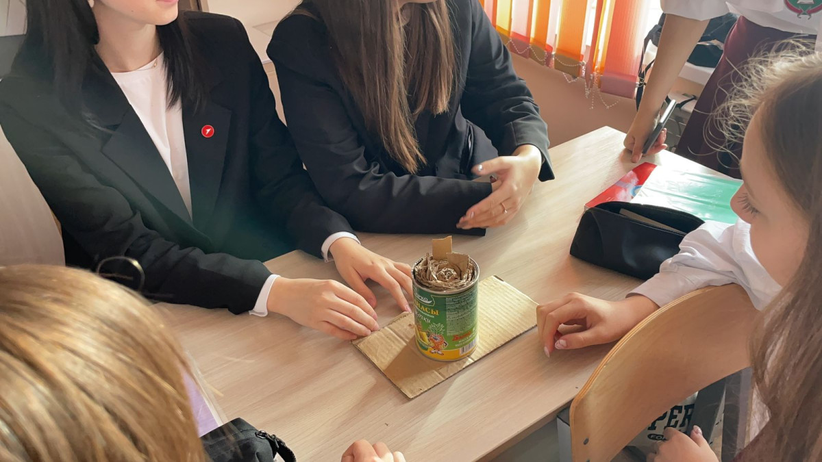 Постер к социальной практике: герои нашего времени