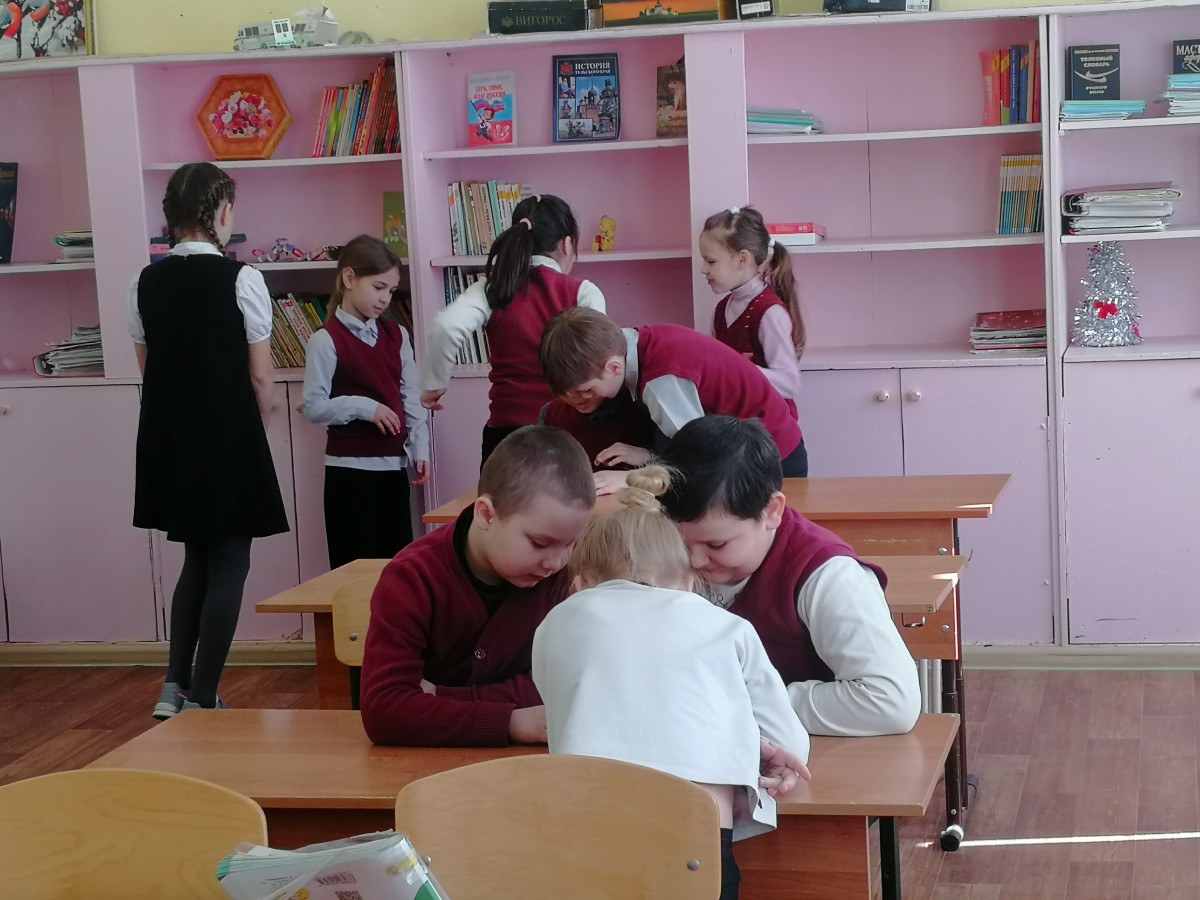 Постер к социальной практике: Помогая другим, становишься сам лучше