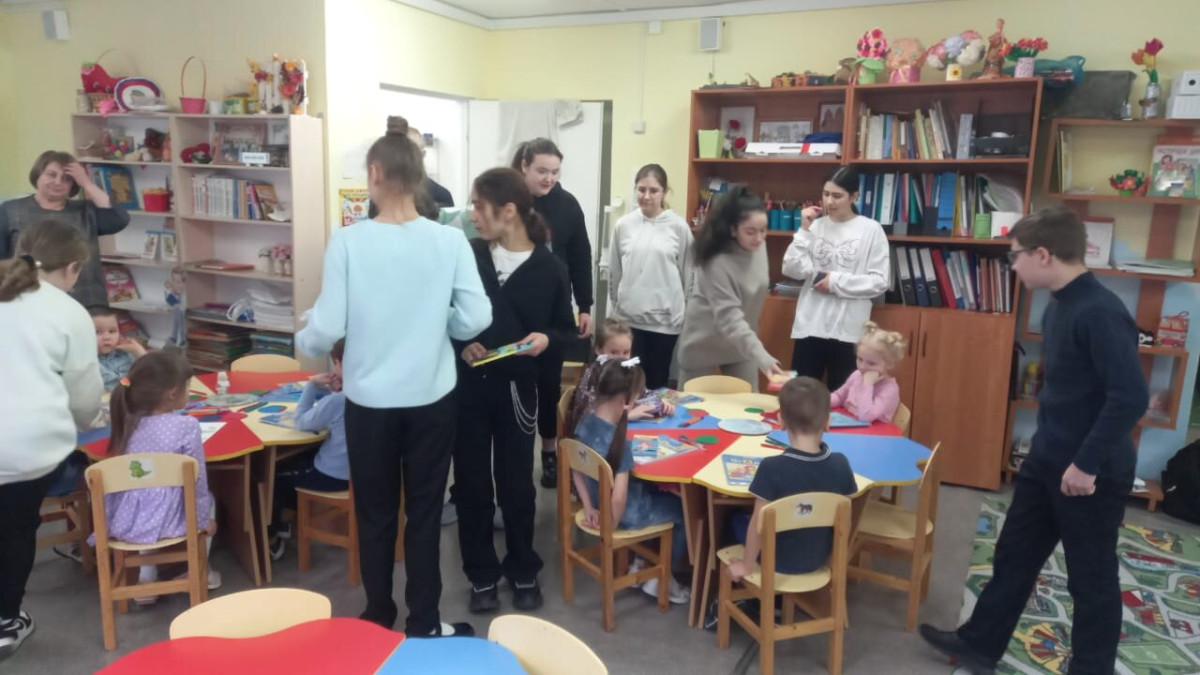 Постер к социальной практике: "Подари радость"