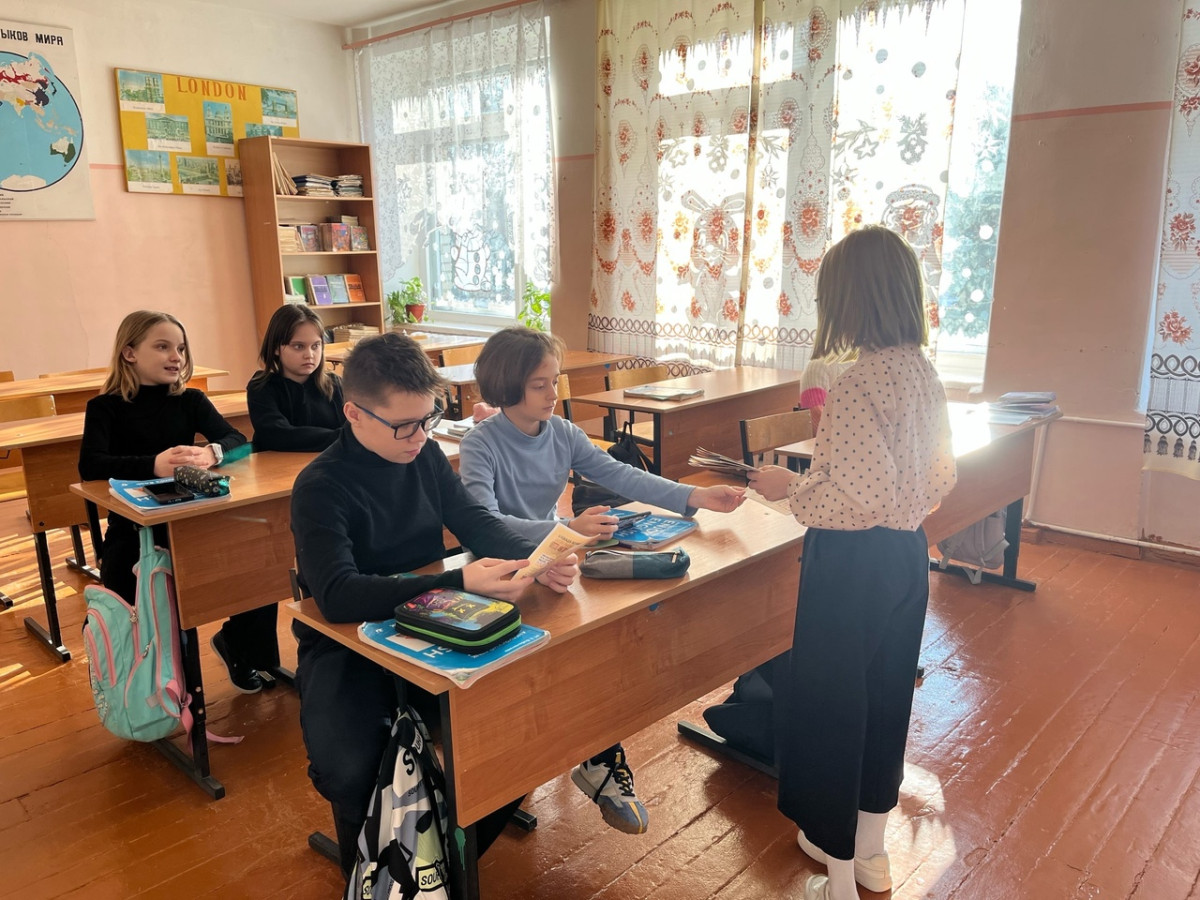 Постер к социальной практике: Есть герои во все времена ( сбор посылки мобилизованным солдатам)