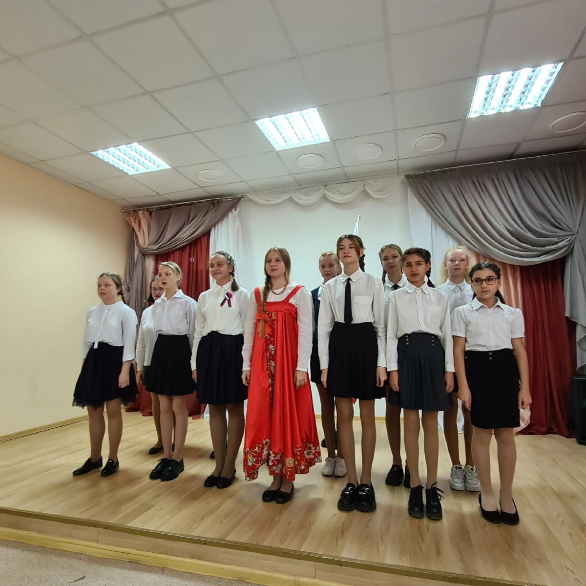 Постер к социальной практике: «Нас много - Россия одна»