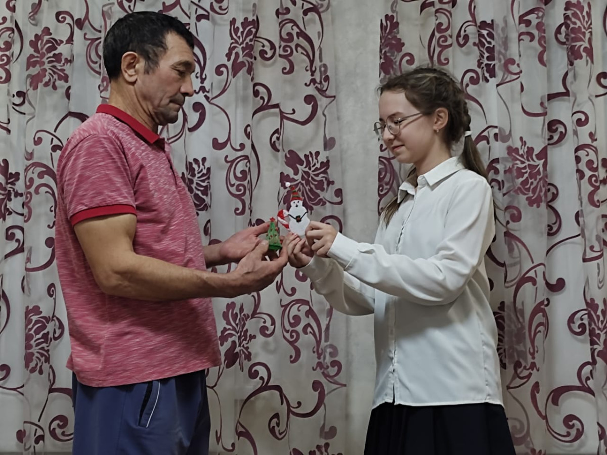 Постер к социальной практике: Мороз рисует на окне