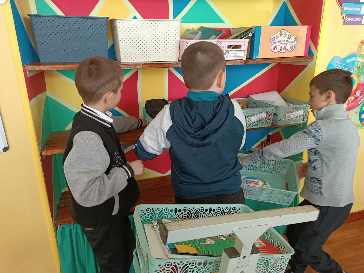 Постер к социальной практике: Только тех, кто любит труд, звонкие победы ждут.