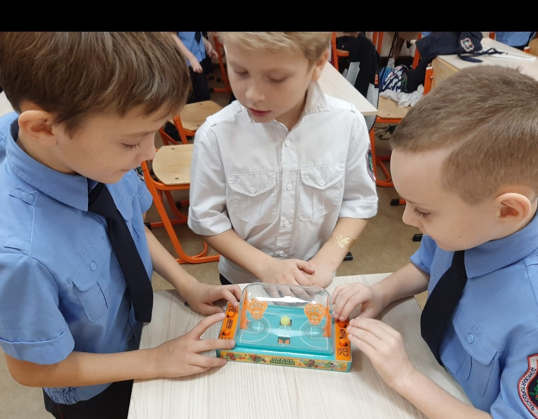 Постер к социальной практике: Дарить радость - путь к счастью.