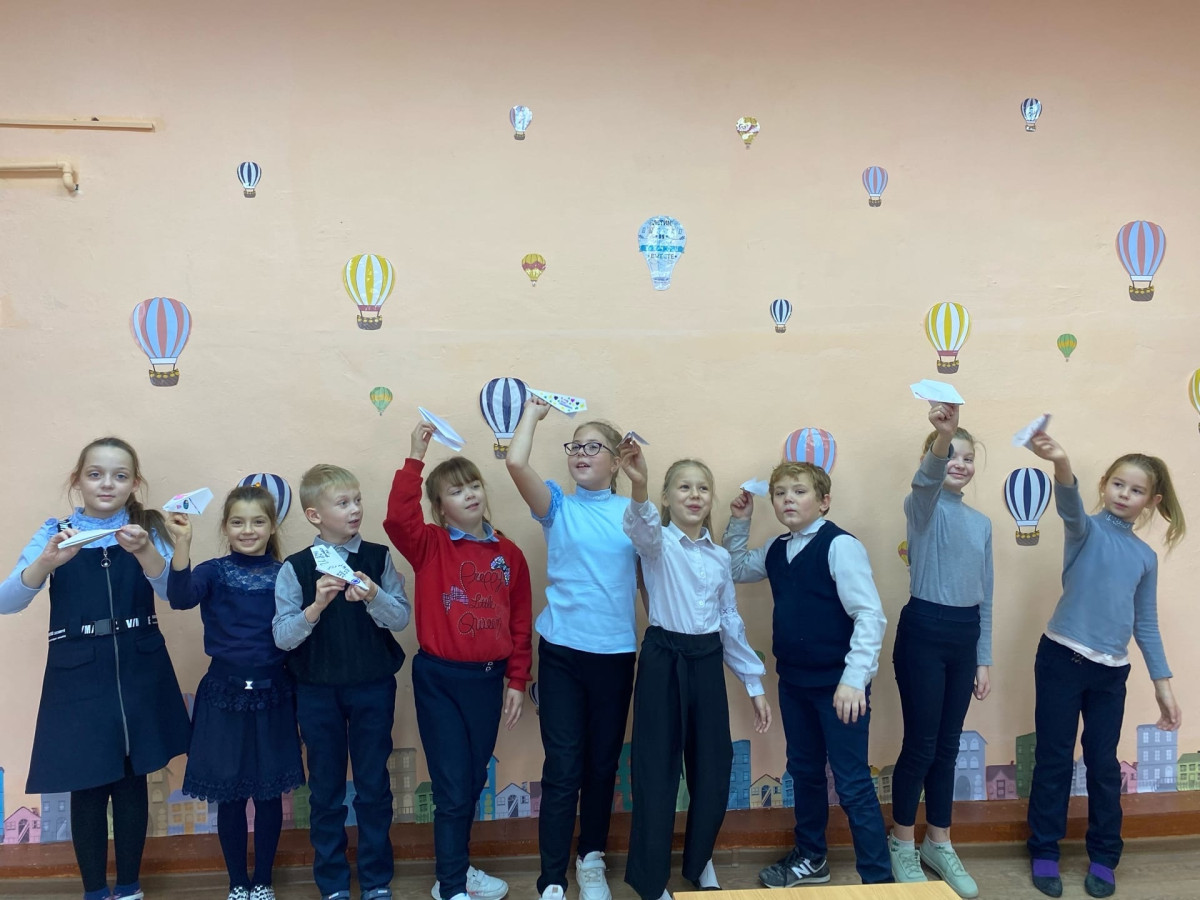 Постер к социальной практике: "Самолётики мечты"