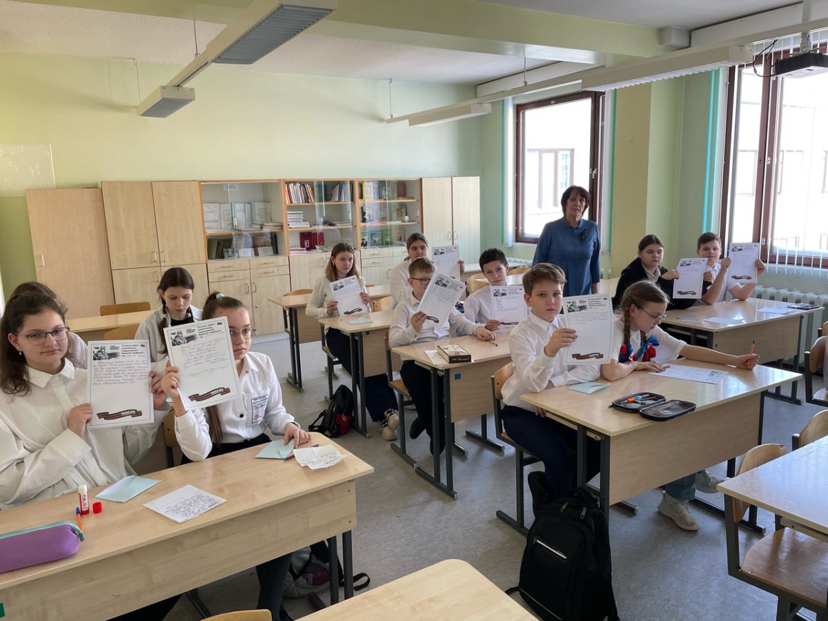 Постер к социальной практике: Поздравляем защитников