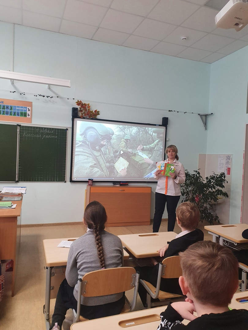 Постер к социальной практике: Чтим память героев-интернационалистов, героев ВОВ, участников СВО