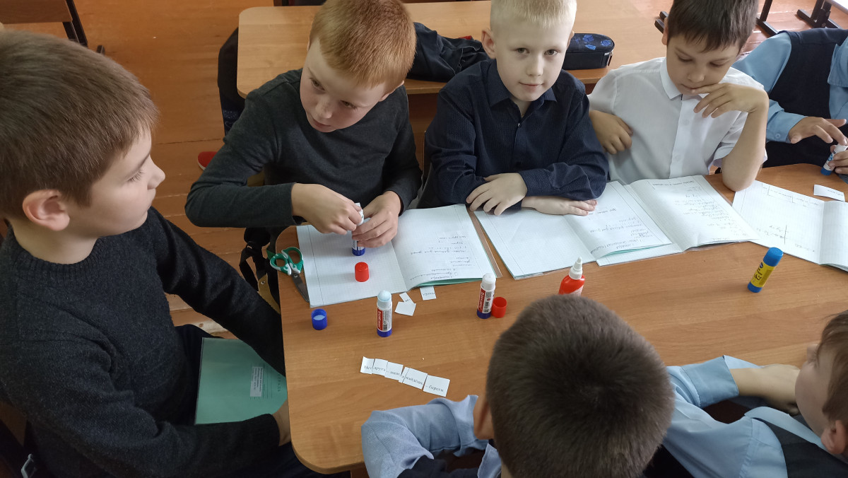 Постер к социальной практике: Нет друга ищи, а наел береги!