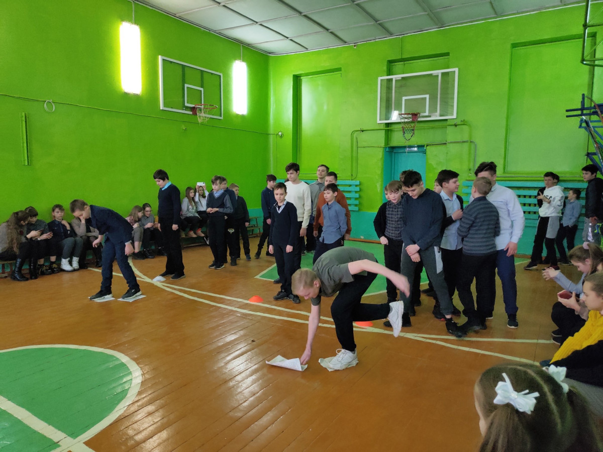 Постер к социальной практике: Спорт - путь к стойкой и волевой личности.