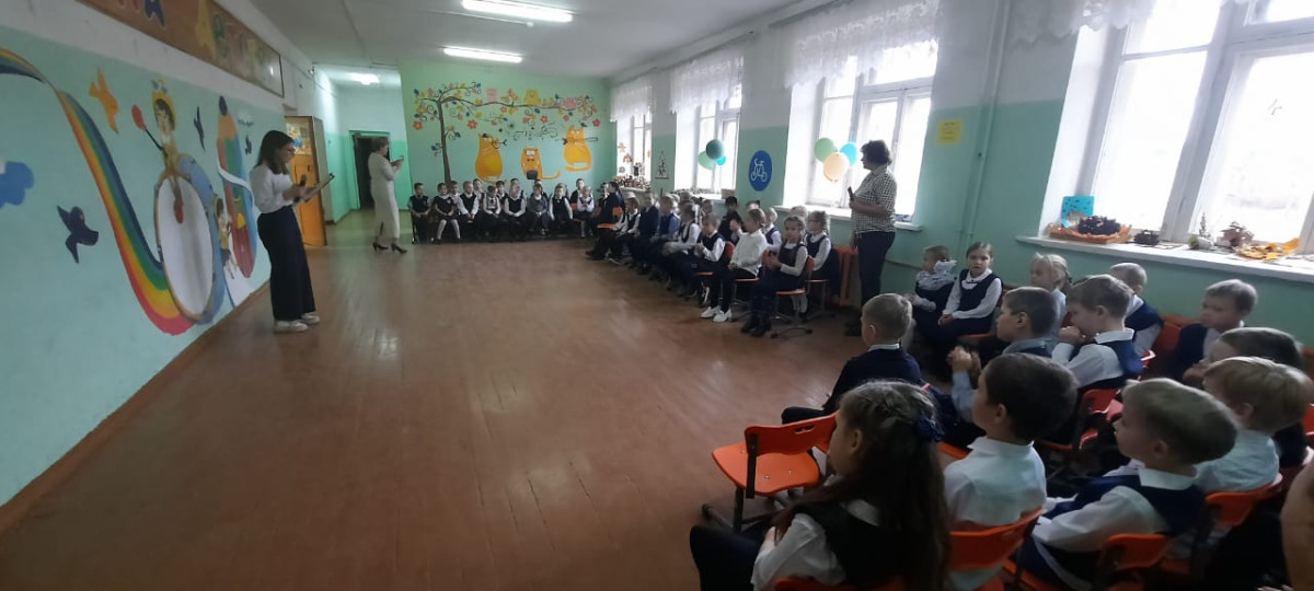 Постер к социальной практике: "Дарить радость - это счастье!"