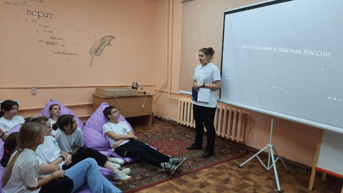 Постер к социальной практике: Чтим память героев. Благоустройство памятников.