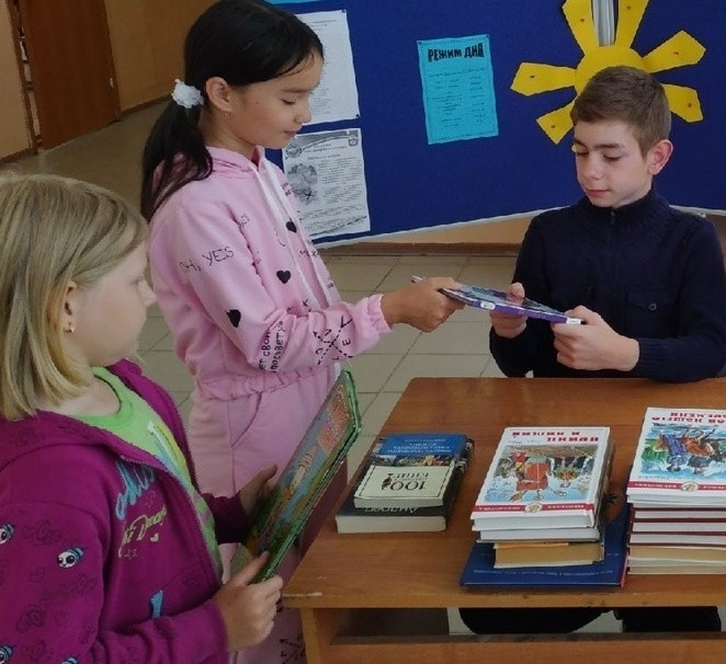 Постер к социальной практике: помощь вместо осуждения